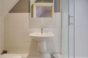 Bedroom One En-Suite- click for photo gallery